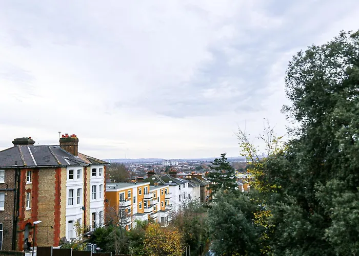 Neoteric Home Wimbledon Village London
