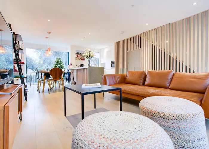 Neoteric Home Wimbledon Village London